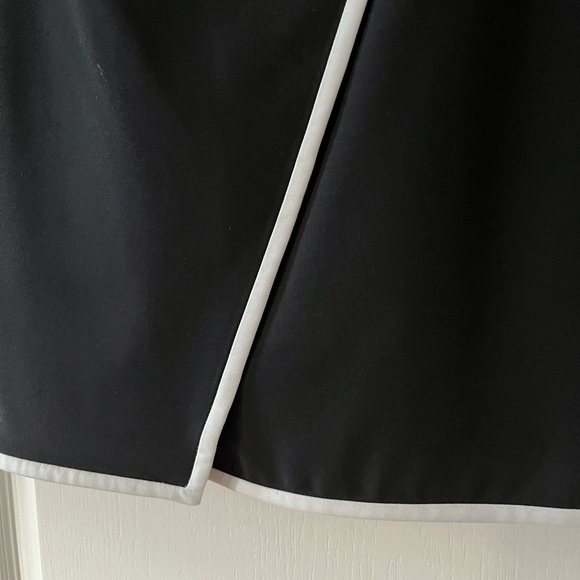 Black skirt with white piping detail - Picture 4 of 4